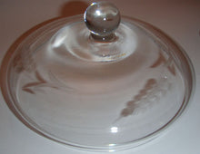 Load image into Gallery viewer, Pattern Glass Dish with Lid on Pedestal